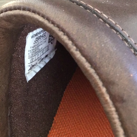 5/$20 Merrell leather mules 6.5. Scuffs on toes but lightly worn. - Picture 4 of 4